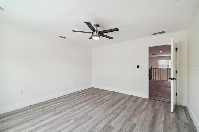 Building Photo - 4910 W San Miguel St