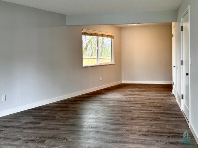 Building Photo - Southeast Bridgeway Avenue