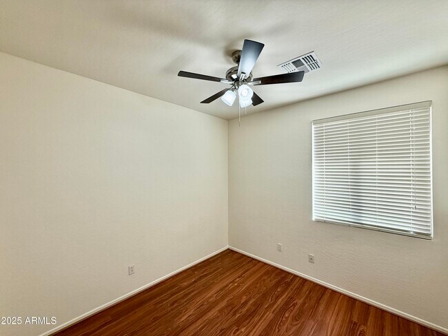 Building Photo - 3229 W Pleasant Ln
