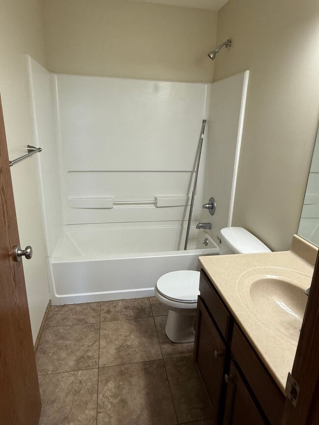 Building Photo - 616 Grainfield St