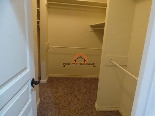 Building Photo - Stunning 4 bedroom 3 bath brick home with 5 car garage!