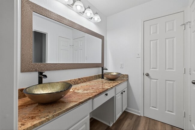 Building Photo - 1314 Glenwood Canyon Ln