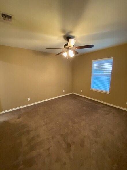 Building Photo - 4285 Castlegate Dr