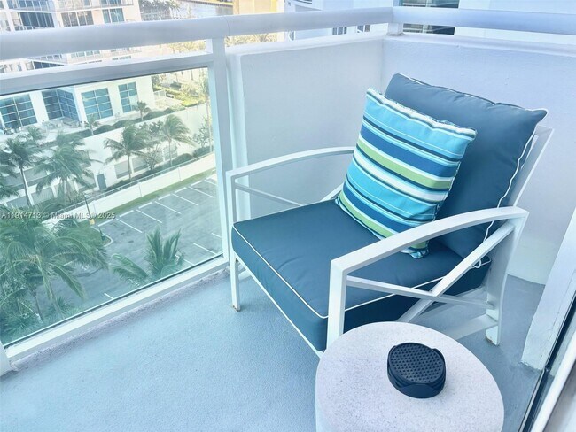 Building Photo - 3001 S Ocean Dr