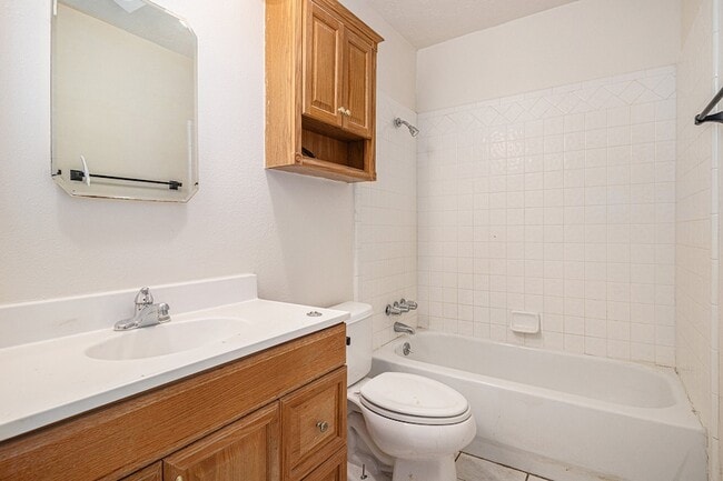 Building Photo - 1814 Addington Dr