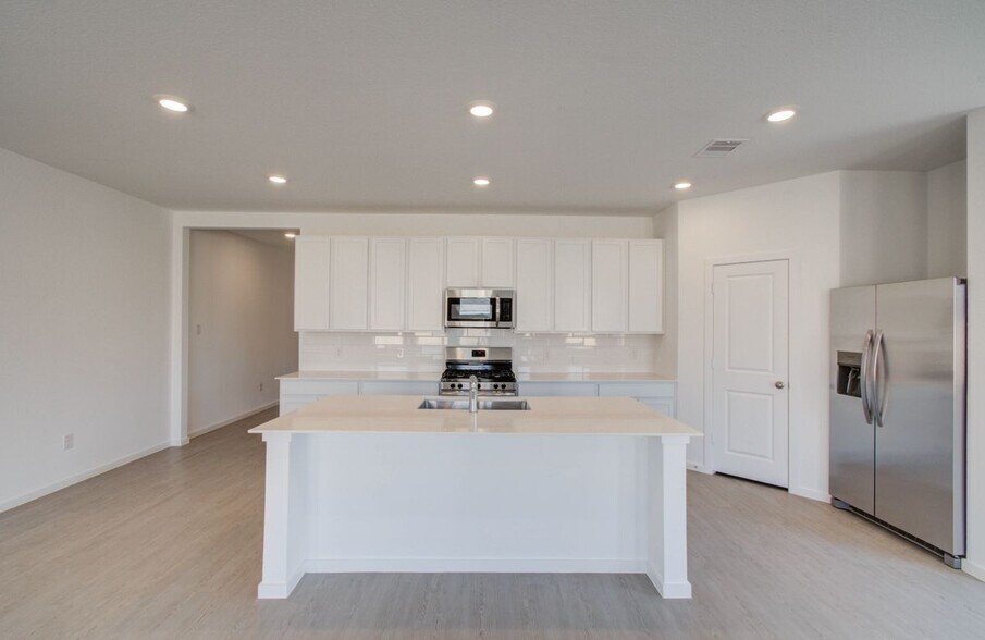 Building Photo - 26514 Foxtail Fern Dr
