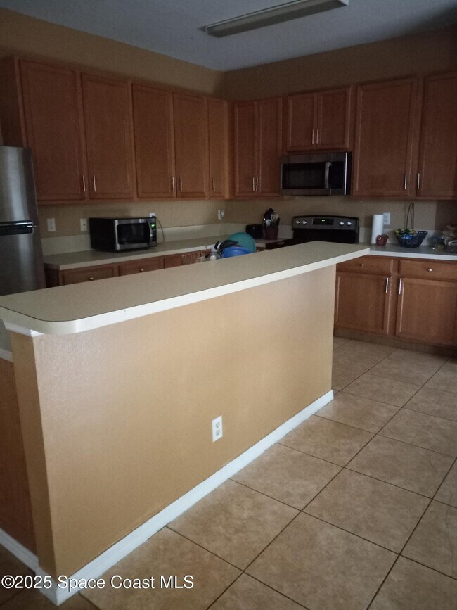 Building Photo - 561 Lambert St SW