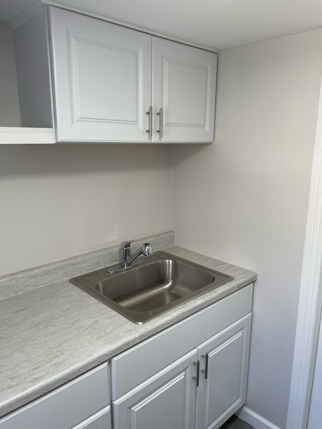 Building Photo - 1110 W 164th St