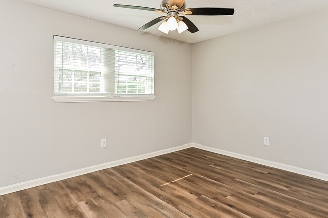 Building Photo - 7421 Plover Cir