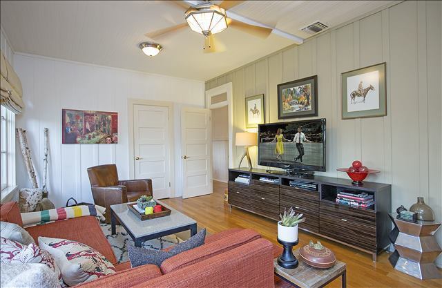 Building Photo - Coming Soon! La Canada Flintridge Contempo...