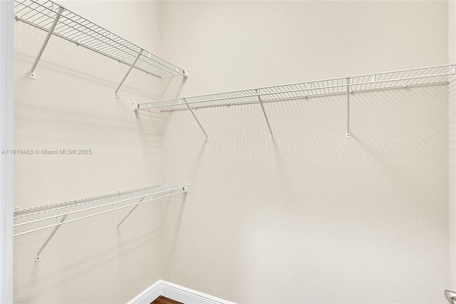 Building Photo - 9051 Edgewater Bend