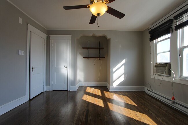 Building Photo - 624 Wendover St