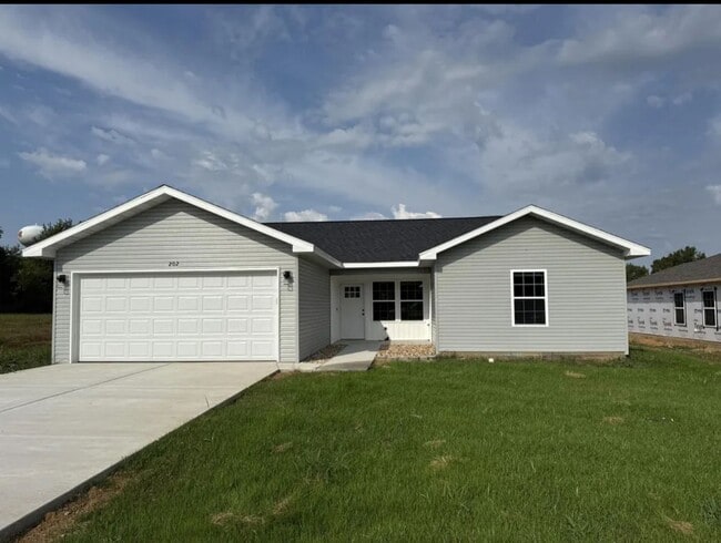 Primary Photo - BRAND NEW 4BR in Hollister