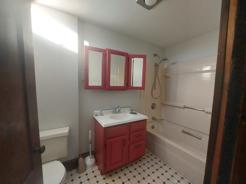 Building Photo - 220 E Squantum St