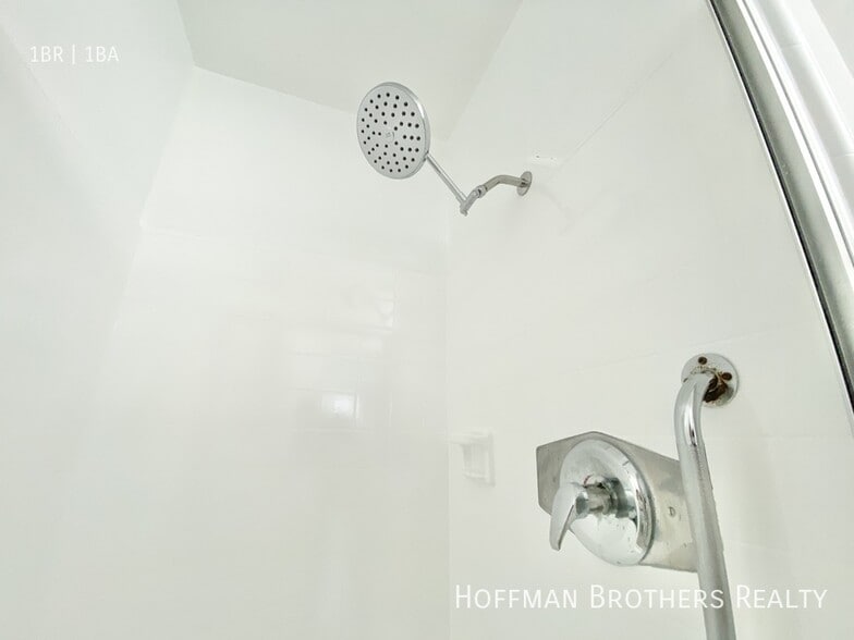 Building Photo - 3956 Stevely Ave