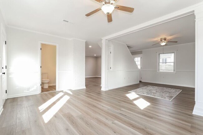 Building Photo - 18 Azalea Ln