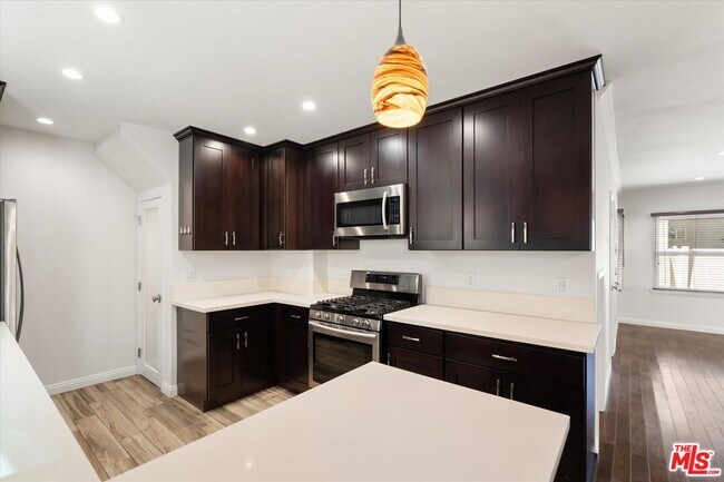 Building Photo - 1472 S Crest Dr