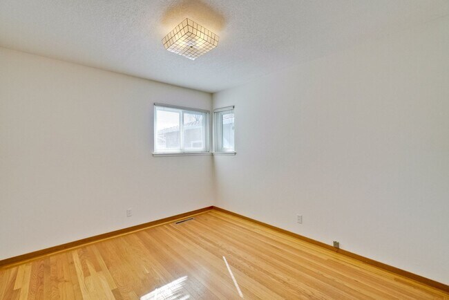 Building Photo - 5097 Forest Glen Dr