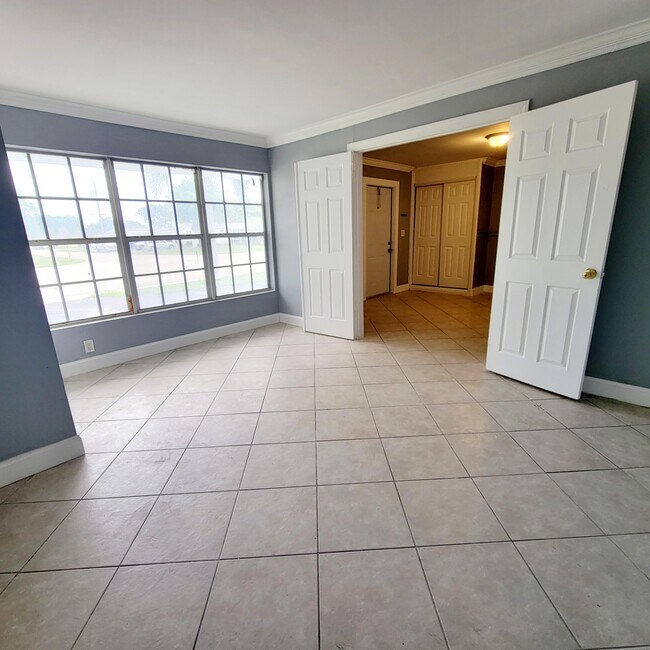 Building Photo - 2021 NW 64th Ave