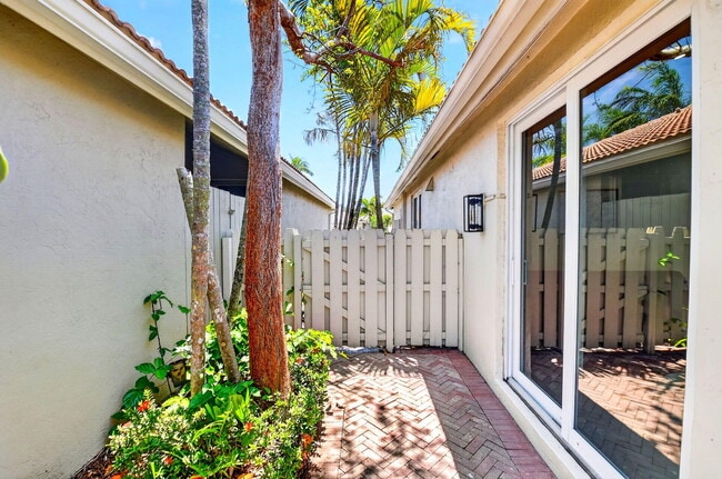 Building Photo - 5063 Ventura Dr