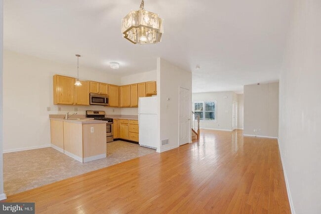 Building Photo - 556 Cork Cir