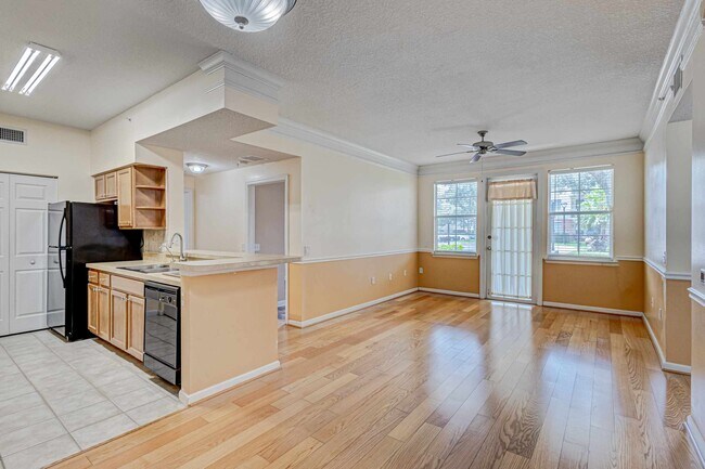 Building Photo - 9833 Baywinds Dr