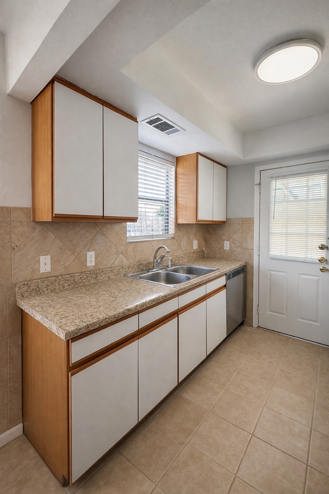 Building Photo - 333 Rawhide Loop