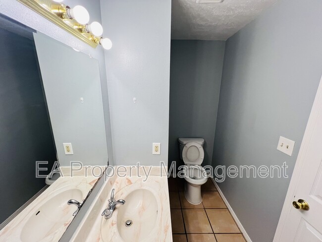 Building Photo - 1225 11th St SE