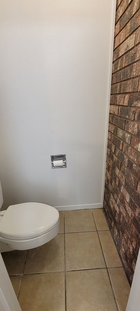 Building Photo - LARGE 2 BEDROOM 3 BATH CONDO IN COLONIAL PARK