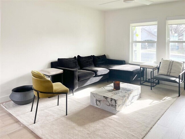 Building Photo - 4800 Duval St