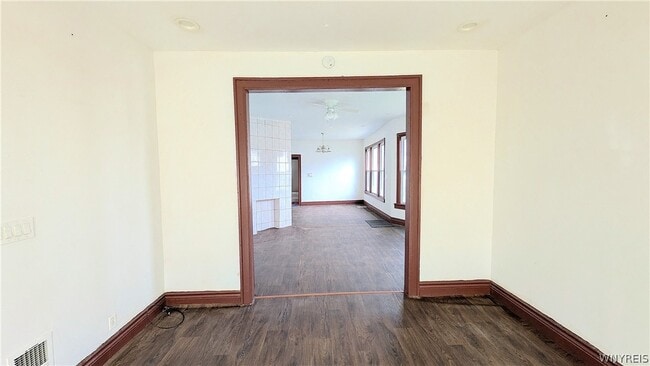 Building Photo - 26 Madison St