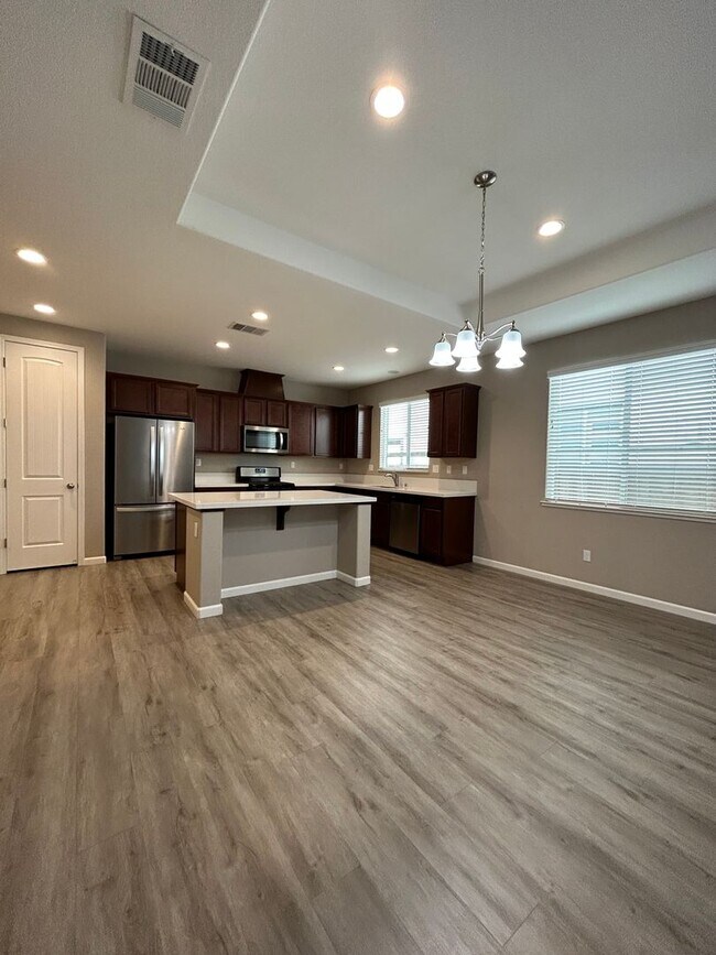 Building Photo - STUNNING 4 Bed / 2 Bath in Wingfield Springs- Available 6/15!