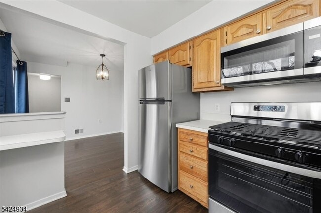 Building Photo - 5 Ajax Ct