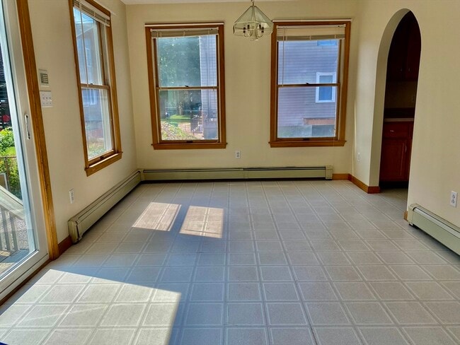 Building Photo - 16 Central St