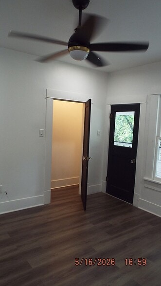 Building Photo - 940 W Mulberry Ave