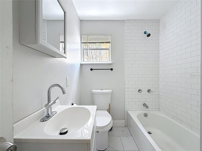 Building Photo - 618 17th Ave S