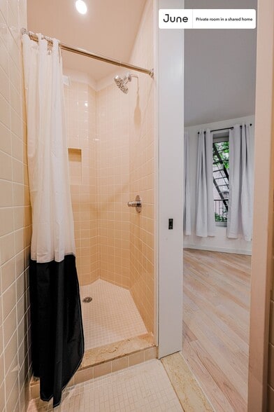Building Photo - Room in Shared 4 bed/4 bath home