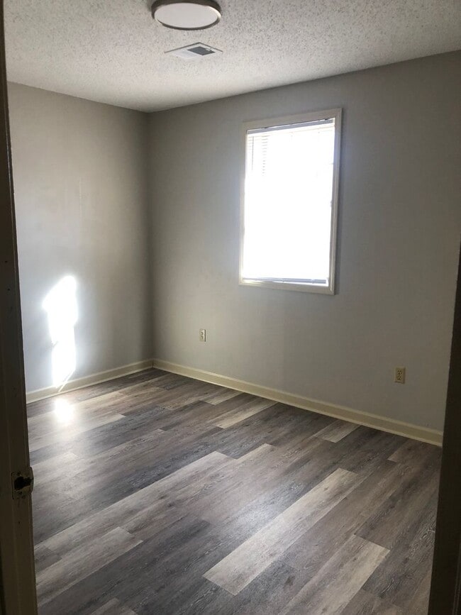 Building Photo - Downtown 2 Bedroom Apartment