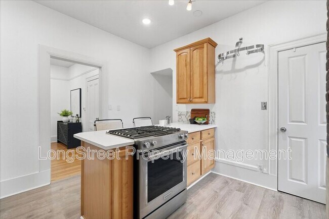 Building Photo - 2338 NW Hoyt St