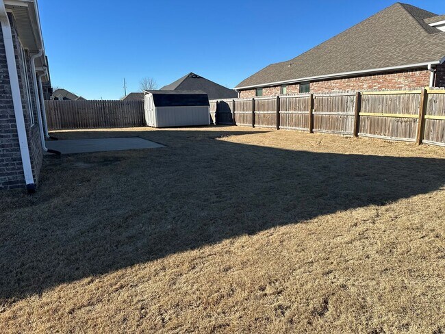 Building Photo - Available Now! Modern 3-Bedroom, 2-Bathroom Home in Legendary Subdivision near Shaw Elementary