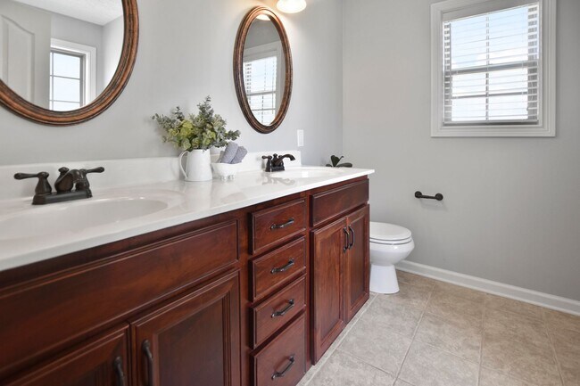Building Photo - Pet Friendly Three Bedroom with Bonus!