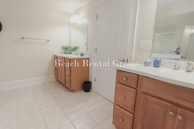 Building Photo - 2 Bedroom Condo on the Intracoastal Waterway
