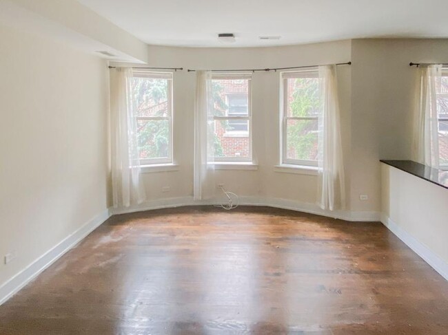 Building Photo - 1 bedroom in Chicago IL 60640