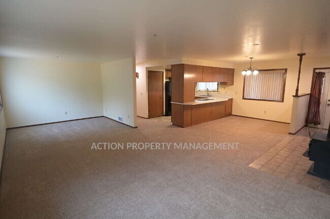Building Photo - 2 bed 2 bath 1 car garage duplex in Sequim