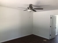 Building Photo - 3 bedroom, 2 bath, 2 car garage home on a ...