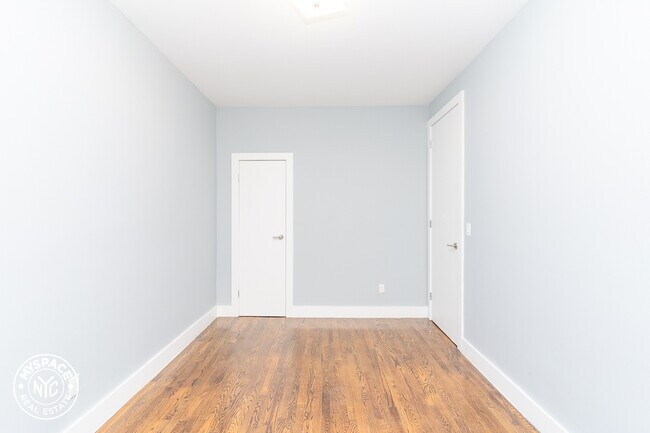 Building Photo - 327 E 19th St