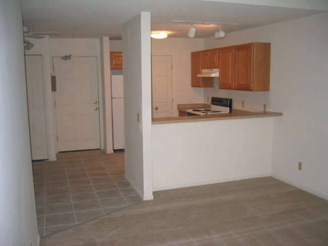 Building Photo - Stylish Loft Apartments Near the Madison A...