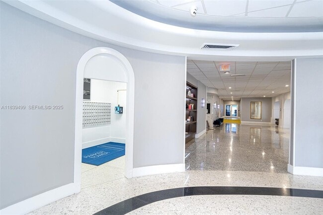 Building Photo - 3140 S Ocean Dr