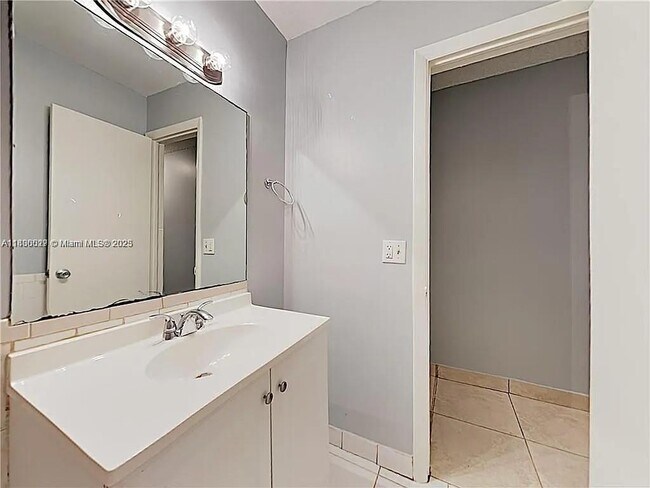 Building Photo - 1001 SW 80th Ave