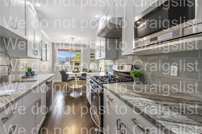 Building Photo - Queen Anne - 2 Bedroom - 2 Bathroom Condo *WSG Included